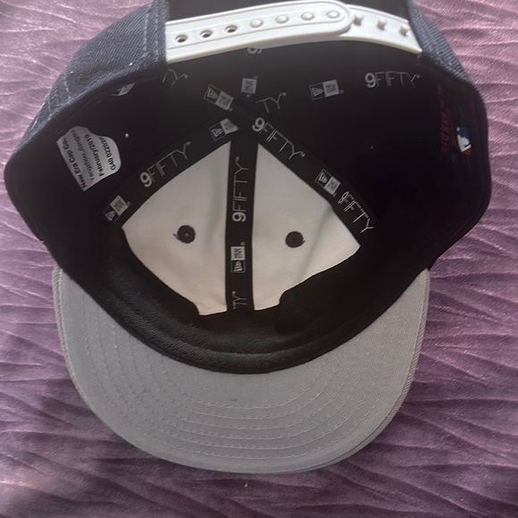 New Era Black and Gray Snapback Hat - Picture 4 of 7
